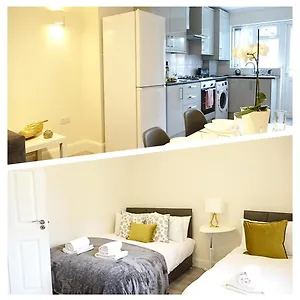 https://the-close-airport.brighton-hotels-england.com